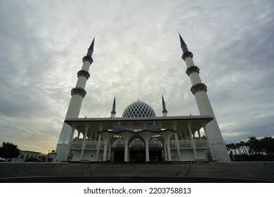 Shah Alam, Malaysia-August 7. 2022- View Of Masjid Sultan Salahudin Abdul Aziz Shah, Located At Shah Alam, Selangor