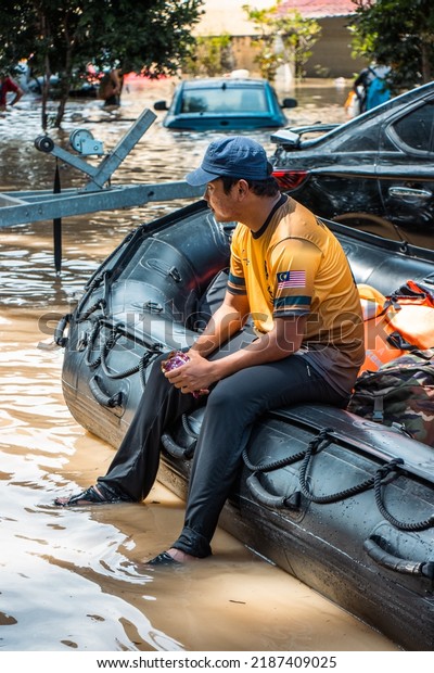 Shah Alam,\
Selangor, Malaysia - December 19, 2021 - Tragic situation of the\
north Selangor flood following heavy rainfall. Taman Sri Muda was\
one of the areas worst hit by\
floods.