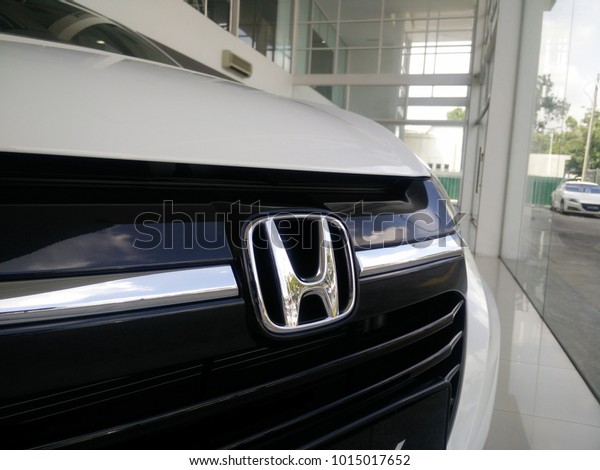 SHAH ALAM,MALAYSIA - JAN 2018: Honda company\
logo on a car.Honda international industrial company for the\
production of cars and\
motorcycles.