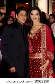 Shah Rukh Khan And Deepika Padukoneat The Bollywood Film Premiere Of Om Shanti Om In London