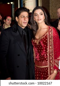 Shah Rukh Khan And Deepika Padukoneat The Bollywood Film Premiere Of Om Shanti Om In London