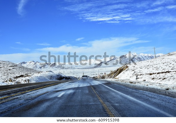 Shahin Shahr to Fereydoun Shahr road, Esfahan, on
the spring road trip, within 2 hour drive environment will totally
change