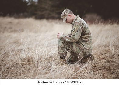 Kneeling Army Images Stock Photos Vectors Shutterstock