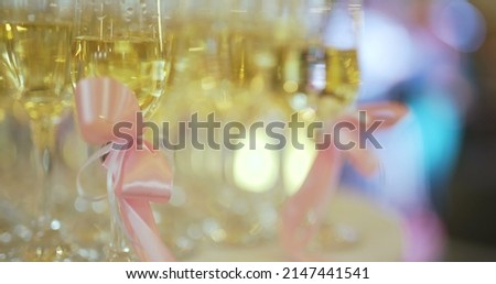 shampagne flutes at wedding reception
