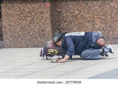 SHANGHAI, CHINA - CIRCA MARCH 2014:There Are Beggars Strategically Positioned All Around The Peoples Park In Shanghai