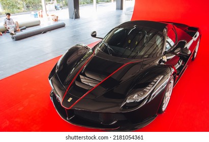 2022 ferrari laferrari black