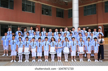 Shanghai, China - June 7, 2017: Students Of Shanghai High School Take A Group Shot In Front Of A Teaching Building