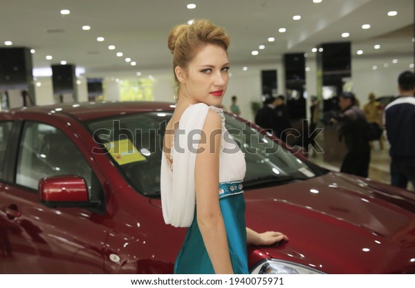  Shanghai, China - November 16, 2013: Porsches,\
Lamborghinis, Ferraris, Maserati, BMW, Audi and other cars are\
unveiled, with the help of American models, whose bodies attract\
the audience.