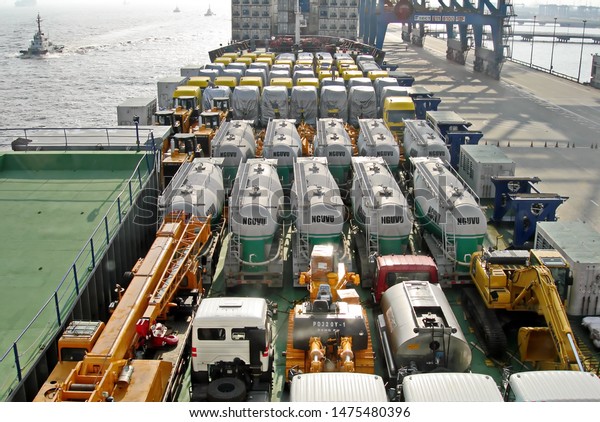 Shanghai, China, October 24, 2008.\
Loading heavy equipment and trucks aboard a Ro-Ro vessel in the\
port of Shanghai. Cargo securing and\
transportation.