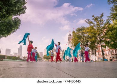 Shanghai China Sep,2017: Shanghai Early Morning A Fantastic Fan Dance, The Bund Waterfront