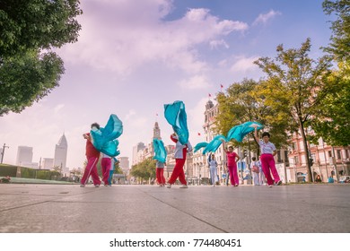 Shanghai China Sep,2017: Shanghai Early Morning A Fantastic Fan Dance, The Bund Waterfront