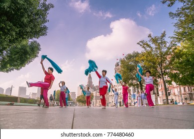 Shanghai China Sep,2017: Shanghai Early Morning A Fantastic Fan Dance, The Bund Waterfront