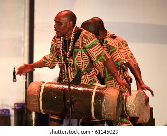 Музыкальный инструмент африки сообщение. Африканские музыканты. Инструменты Африки. Африканские музыкальные инструменты. Национальные инструменты Африки.