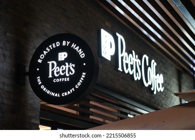 Shanghai,China-August 13th 2022: Close Up Peet's Coffee Brand Logo. Coffee Brand