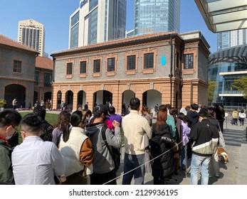 Shanghai.China-Feb.27th 2022: Many Chinese Customers Queue Up Waiting Outside Blue Bottle Coffee Shop. It Is The First Coffee Shop Blue Bottle Open In China Mainland.