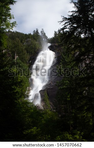 Shannon falls outside of Vancouver, Canada aong the sea to sky highway. Perfect restingplace during the drive north. Long exposure with smooth water.