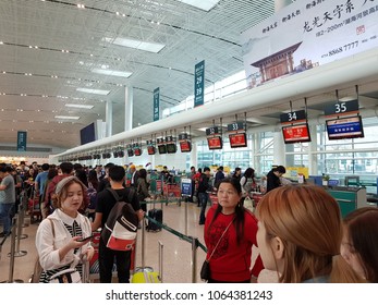 Shantou, China - March 4, 2018: Shantou Check In Counter Crowded With Tourist Waiting To Enter And Some Try To Skip The Queue Neatly.