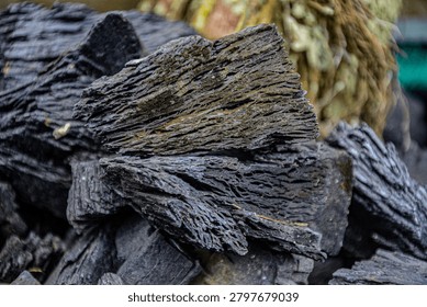 Shape, texture and sides of the twelfth type of charcoal