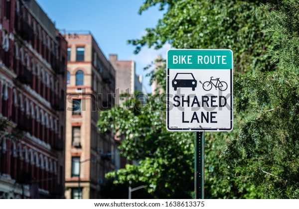 Share Lane Sign for Cyclists and Cars in Manhatan,\
New York, USA