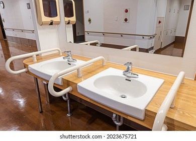 Shared Washroom For Long-term Care Facilities