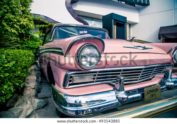 SHARM EL\
SHEIKH, EGYPT - 23 NOVEMBER 2014: A pink american classic car\
displayed in Naama bay street, Sharm el\
Sheikh
