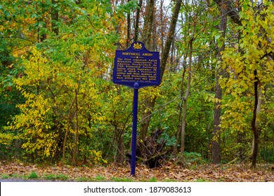 Shartlesville, PA, USA - October 31, 2020: The Historical Marker Noting The First Amish Settlement In America And The Attack During The French And Indian War.