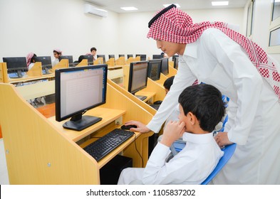 Sharurah, Saudi Arabia, In Feb 18, 2018 At 9:02 AM A Laboratory For Computer Education, A Computer Lab Teacher Teach Students How To Handle Computers