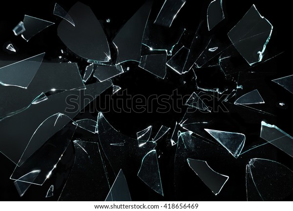 黒い背景に砕けたガラス片