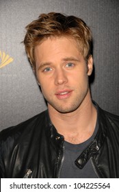 Shaun Sipos Tv Guide Magazines Hot Stock Photo Edit Now 104225564