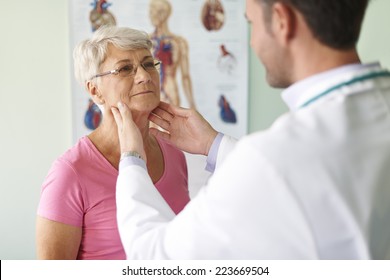 She has problems with sore throat - Powered by Shutterstock