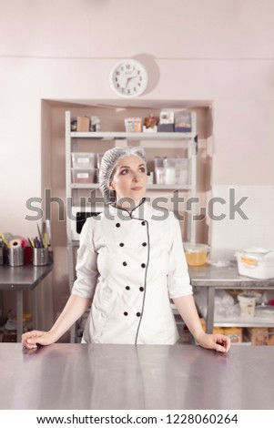 shef on the kitchen next to empty silver table