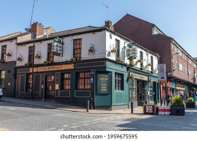 Sheffield, South Yorkshire, England - April 17 2021: The Frog And Parrot Pub On Division Street In Sheffield. A Popular Local Hangout. 