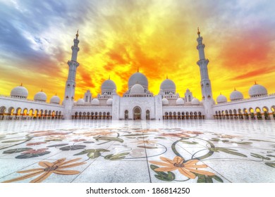 Sheikh Zayed Grand Mosque In Abu Dhabi At Sunset, UAE