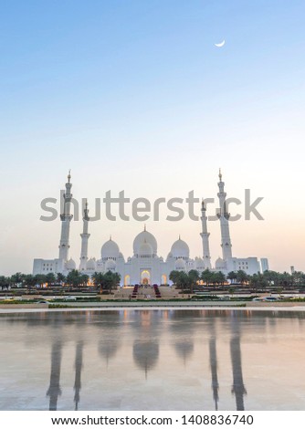 Sheikh Zayed Grand Mosque and Reflection in Fountain at Sunset - Abu Dhabi, United Arab Emirates (UAE) 