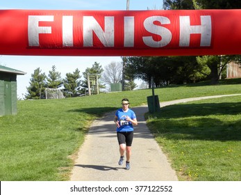 SHELBY-VILLE, KENTUCKY - APRIL TWELVE, TWO THOUSAND FIFTEEN: Head-start Performance Sprint Triathlon Race At The Finish Line.