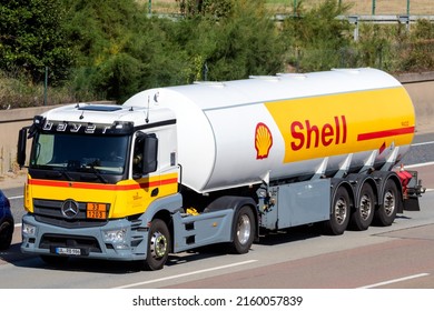 1,470 Shell fuel truck Images, Stock Photos & Vectors | Shutterstock