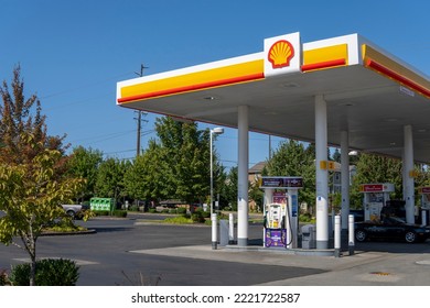 Shell Gas Station. Everett, WA, USA - September 2022