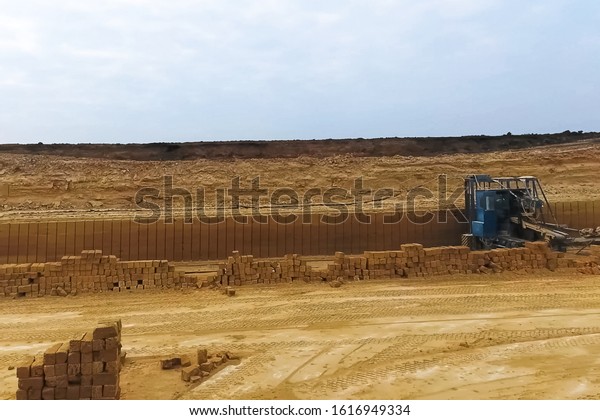 Shell Quarry Quarry Cutting Seashell Into Stock Photo 1616949334 ...
