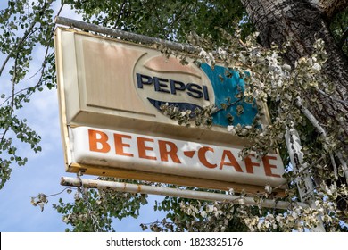 Shell, Wyoming - September 25, 2020: Old Rustic And Vintage Pepsi Brand Soda Sign At A Cafe And Bar In The Small Town