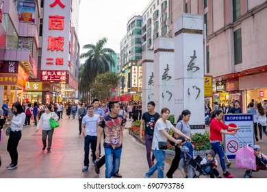 Shenzhen, China - 14 April 2017: Dongmen Shopping Street. Dongmen Is A Shopping Area And Subdistrict Within Luohu District Of Shenzhen.