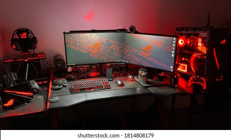 Wooden Dual Gaming Setup with Dual Monitor