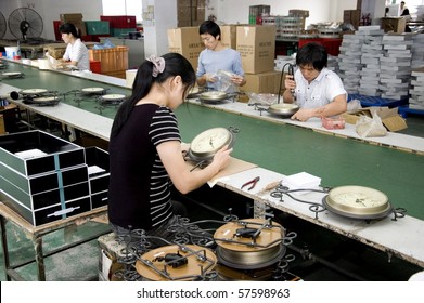 SHENZHEN - MAY 7: Shenzhen Clock Factory, Almost All World's Clock Are Made In Shenzhen, Factory Tour On MAY 7, 2010 In Shenzhen.