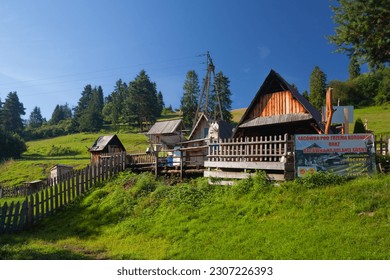 Shepherd's hut in Niedzica Pine Glade Jozef and Stanislaw Wojtyczka. Mountain hut with beautiful view.