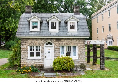 Shepherdstown, West Virginia, USA – September 28, 2016. The Little House, also known as the Florence Shaw Demonstration Cottage, a child-sized house in Shepherdstown, WV. Built between 1928 and 1930