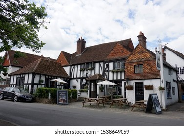 SHERE, GUILDFORD, UK-26 MAY 2019: The White Horse Country Pub Is Located In The Idyllic Surrey Village Of Shere And Was It A 15th Century Farmhouse And Was Once Reputedly, A Smugglers' Pub, England UK