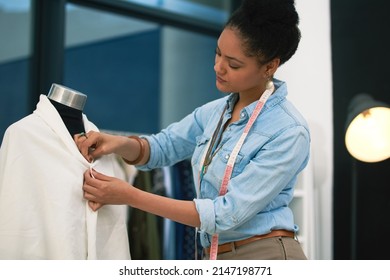 Shes A Work Of Art. Shot Of An Attractive Young Fashion Designer Putting Together A New Design.