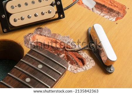 Shielding of the pickup housings of an electric guitar with copper tape