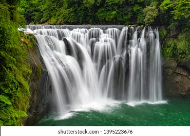 Shifen is well known for the Shifen Waterfall (十分大瀑布), a 40 metre tall waterfall that creates a rainbow as it splashes into the lake, widely regarded as the most scenic in all of Taiwan. 