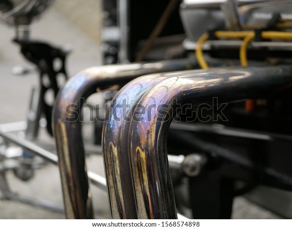 shiny exhaust pipe of the car changed color\
due to the high exhaust gas\
temperature.