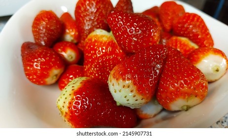 140,391 Red shiny berries Images, Stock Photos & Vectors | Shutterstock